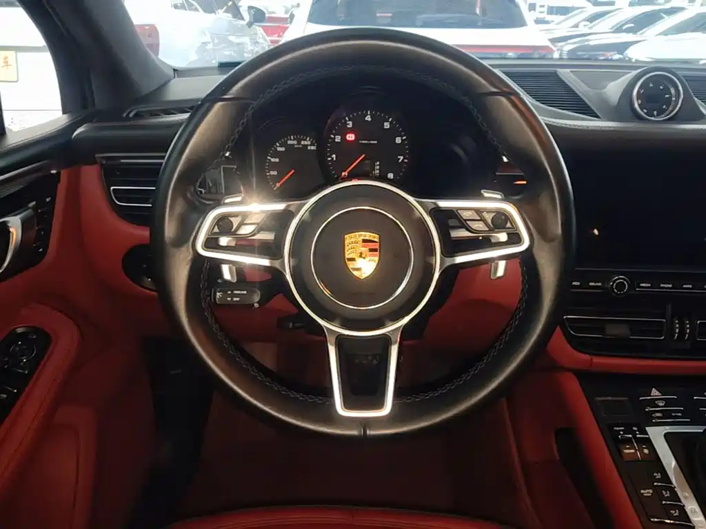 Porsche Macan — фото 10