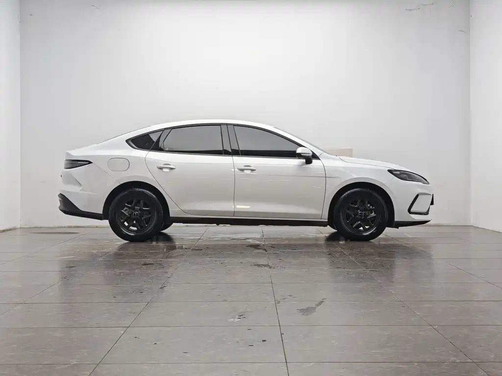 BYD Seal 05 DM-i — фото 11