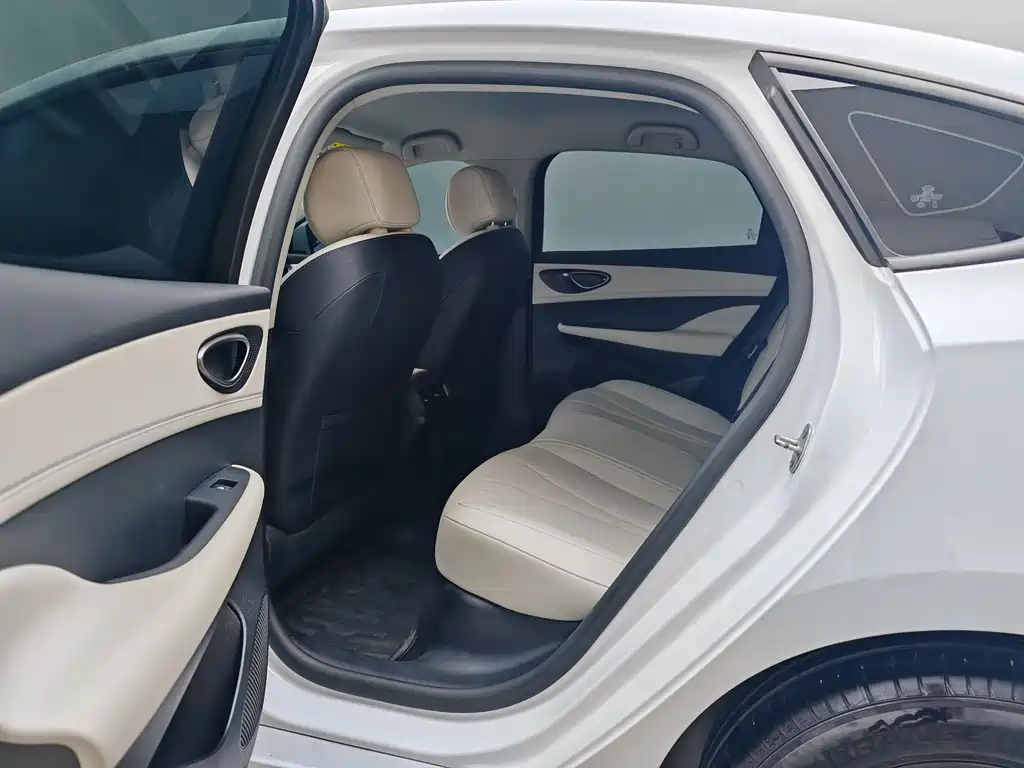 BYD Seal 05 DM-i — фото 17