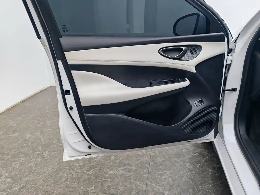 BYD Seal 05 DM-i — фото 19