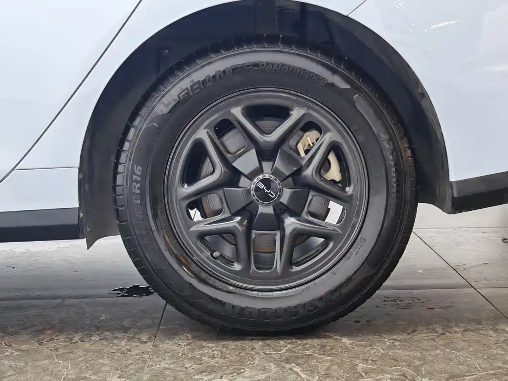 BYD Seal 05 DM-i — фото 9
