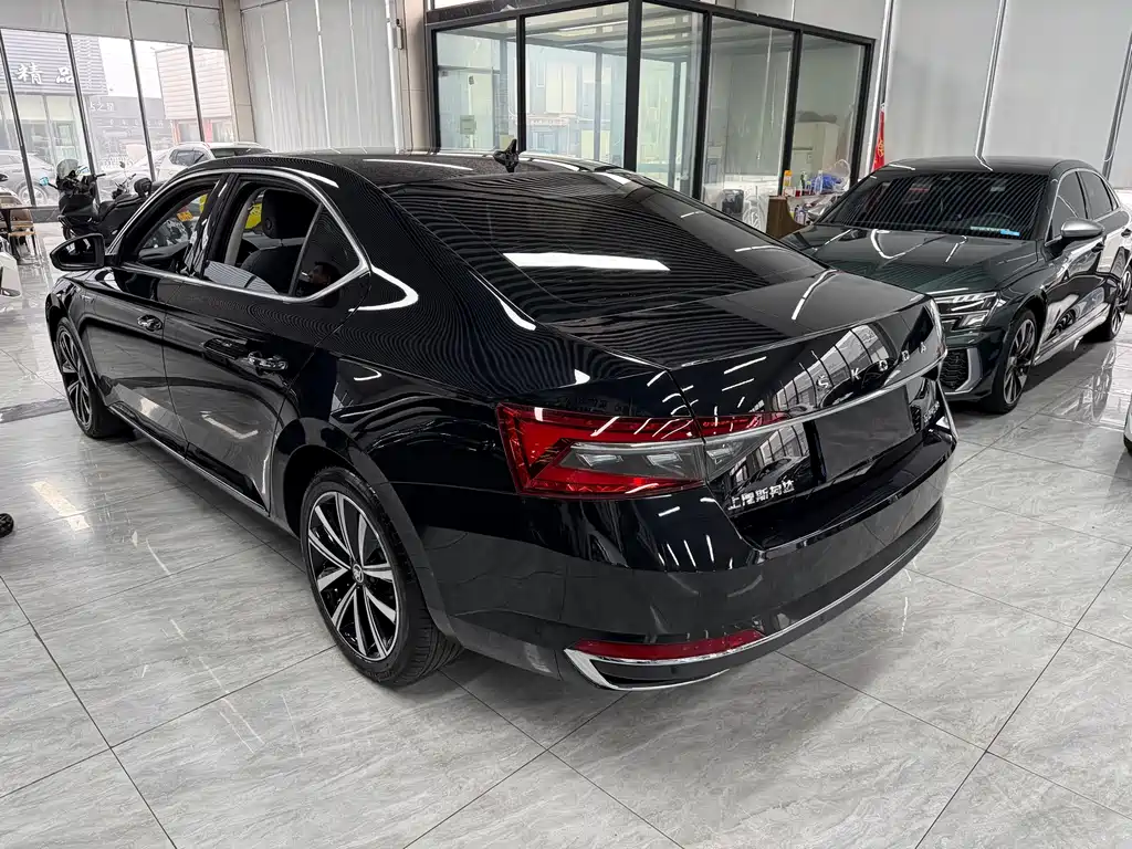 Skoda Superb — фото 2