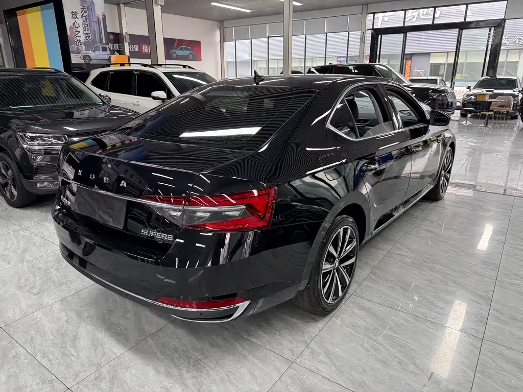 Skoda Superb — фото 4