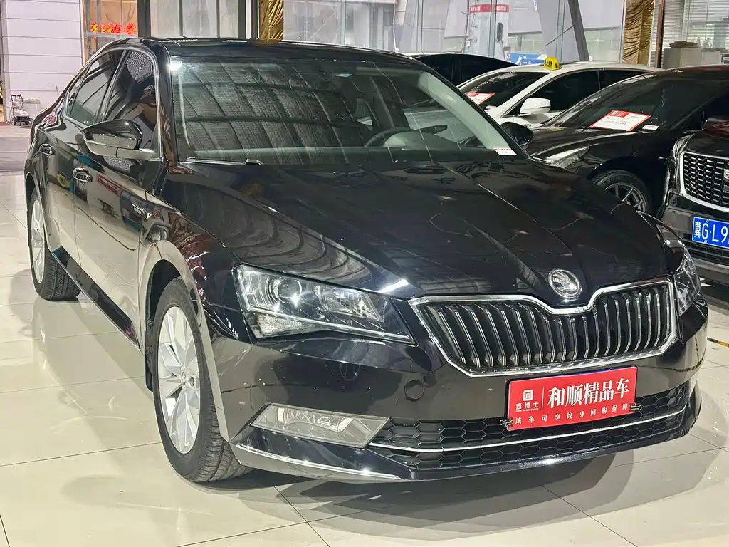 Skoda Superb — фото 4