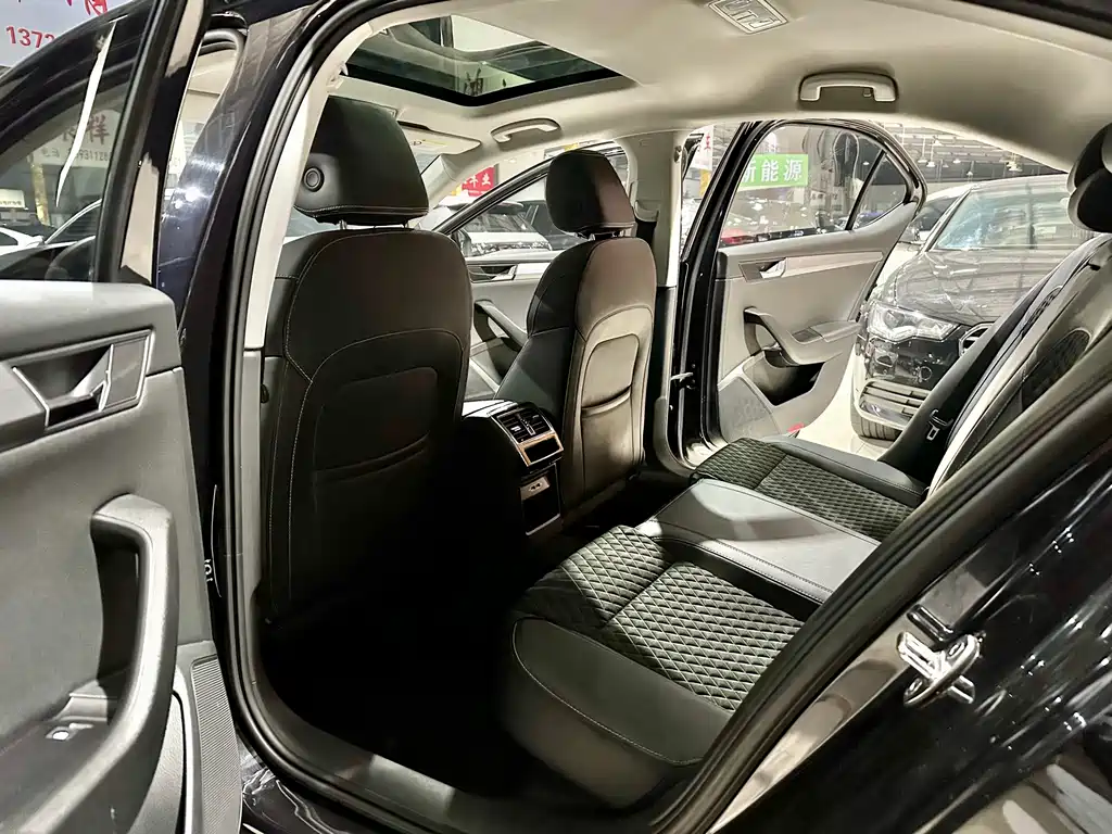 Skoda Superb — фото 7