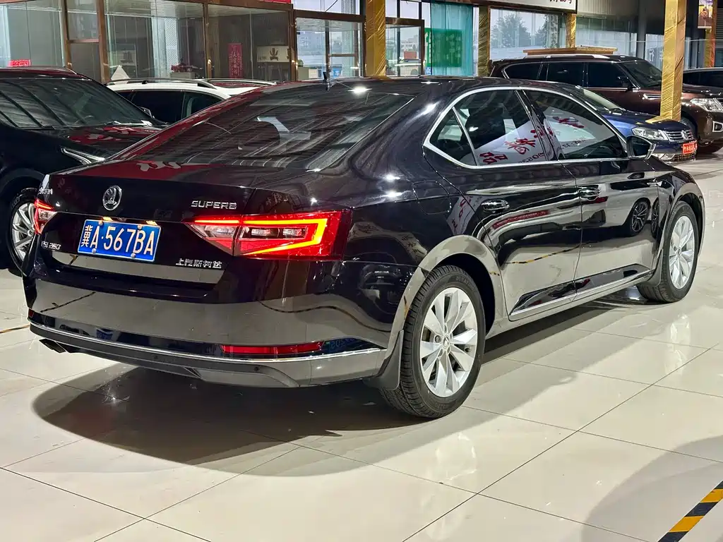 Skoda Superb — фото 9