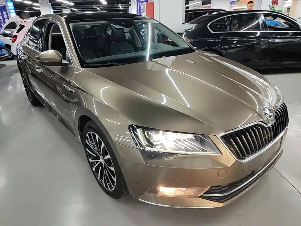 Skoda Superb — фото 3