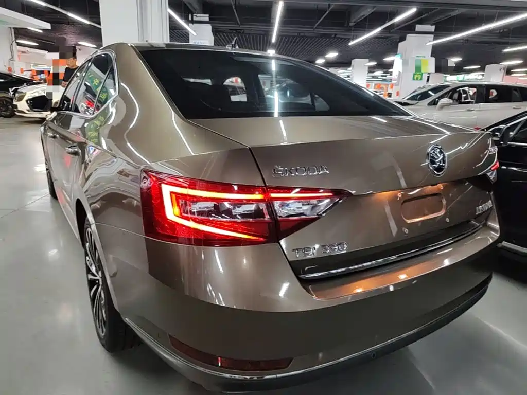 Skoda Superb — фото 4