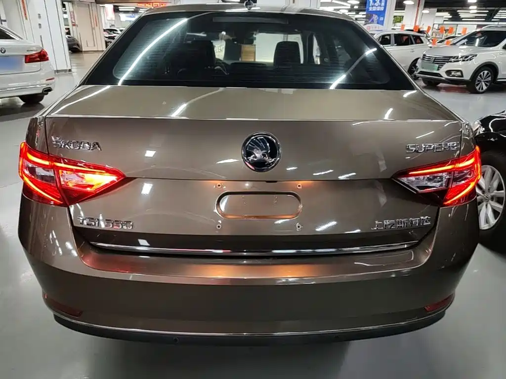 Skoda Superb — фото 5