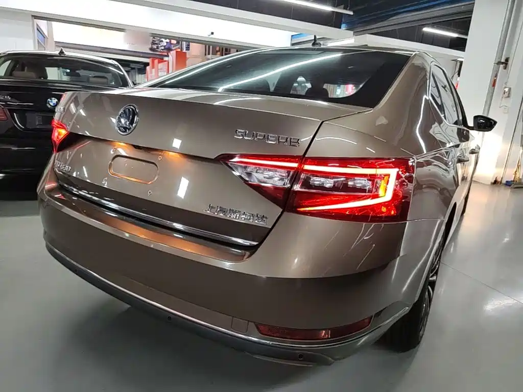Skoda Superb — фото 6