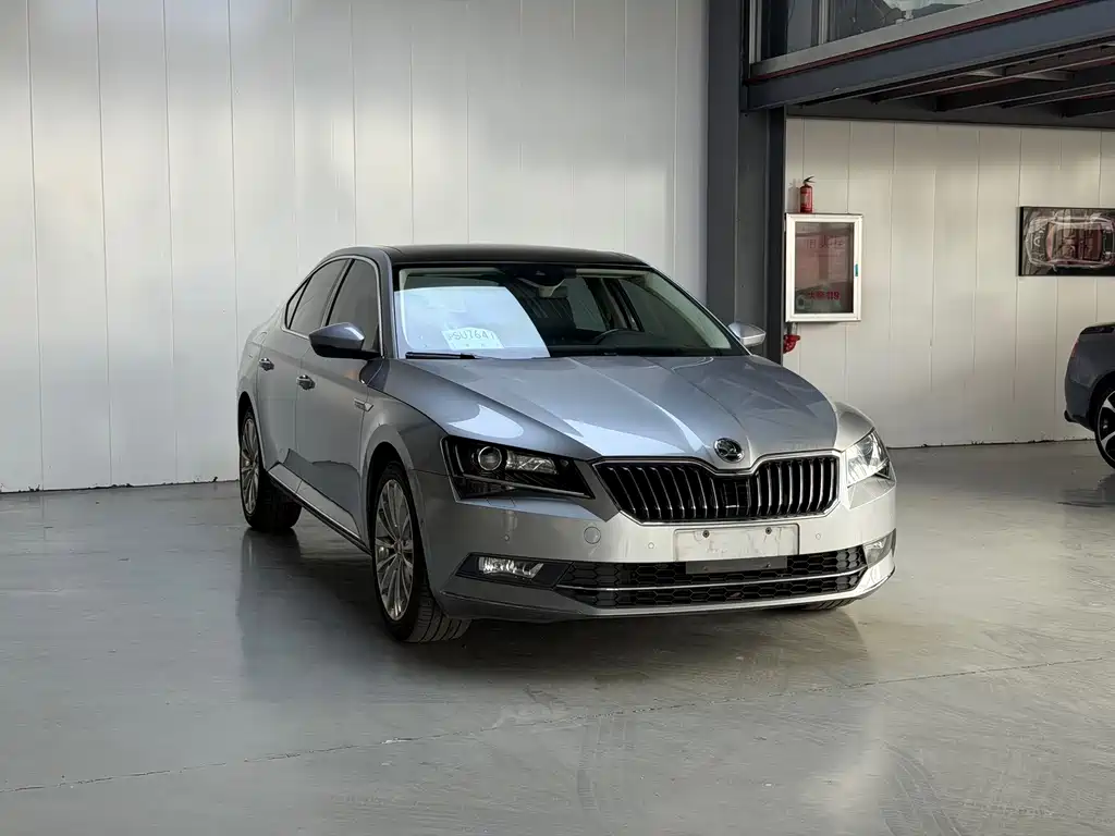 Skoda Superb — фото 3