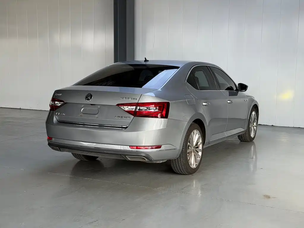 Skoda Superb — фото 4