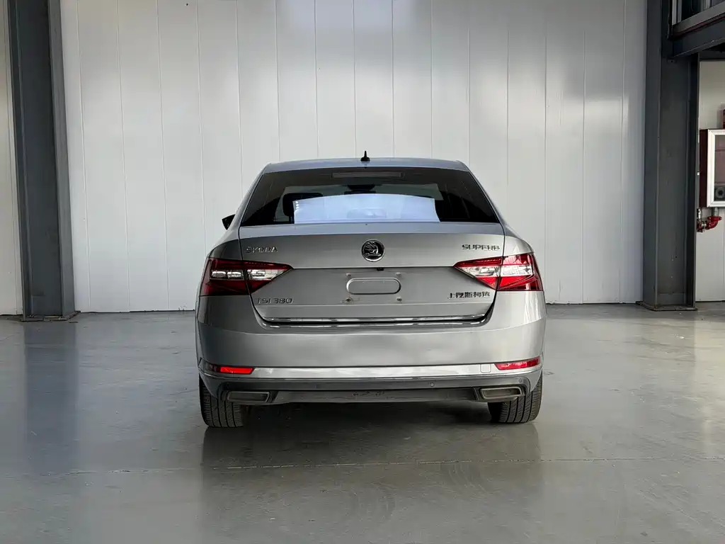 Skoda Superb — фото 5