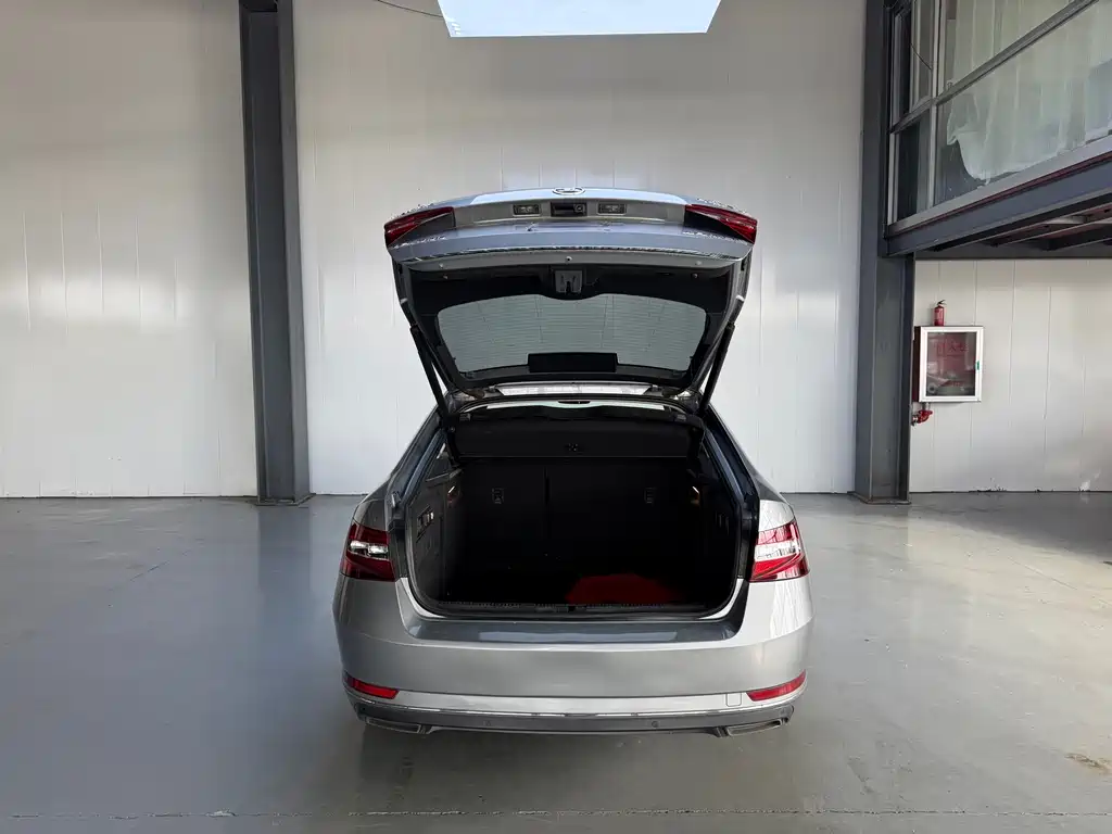 Skoda Superb — фото 7