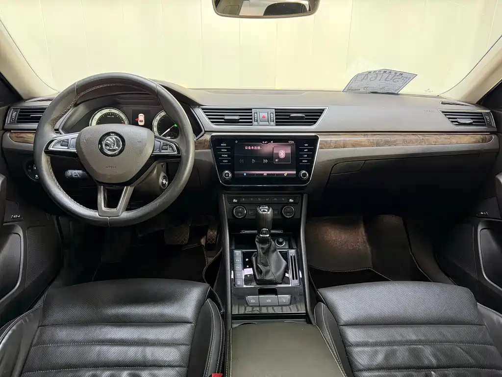 Skoda Superb — фото 9