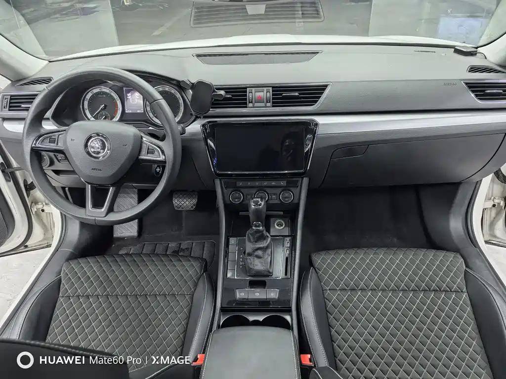 Skoda Superb — фото 11