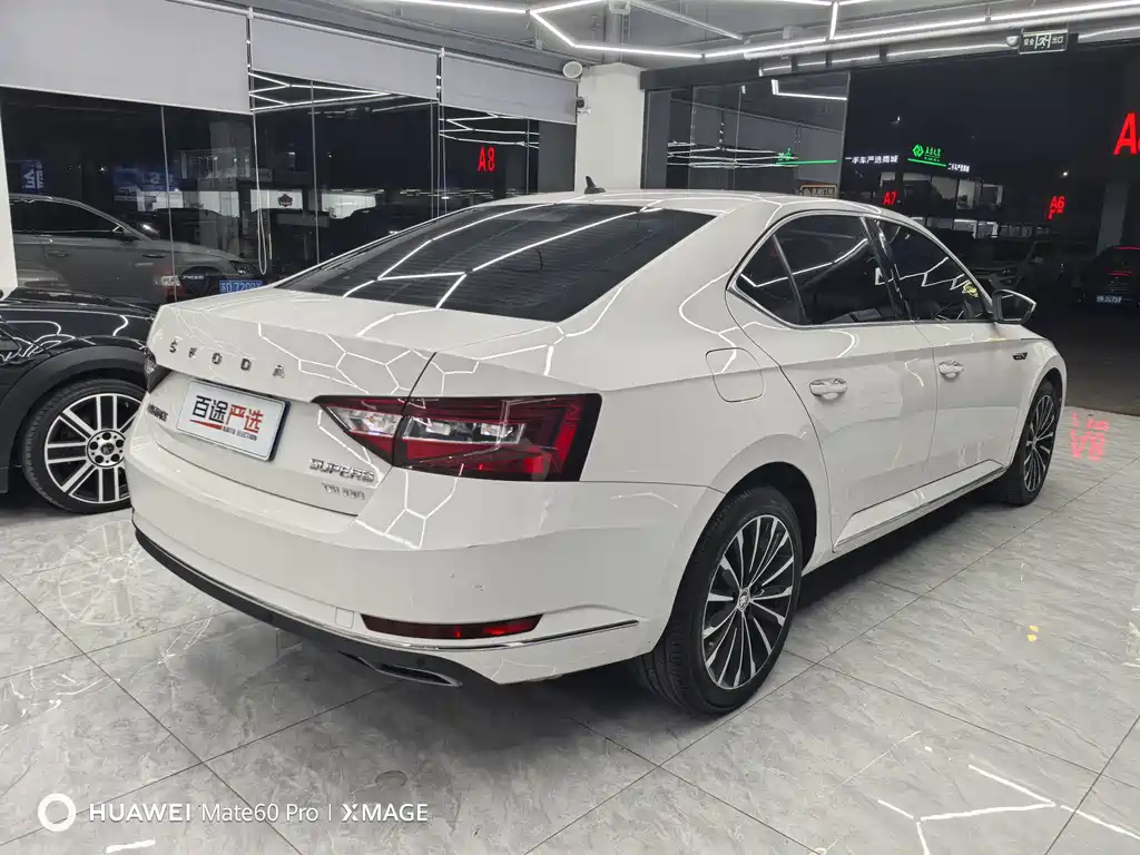 Skoda Superb — фото 15