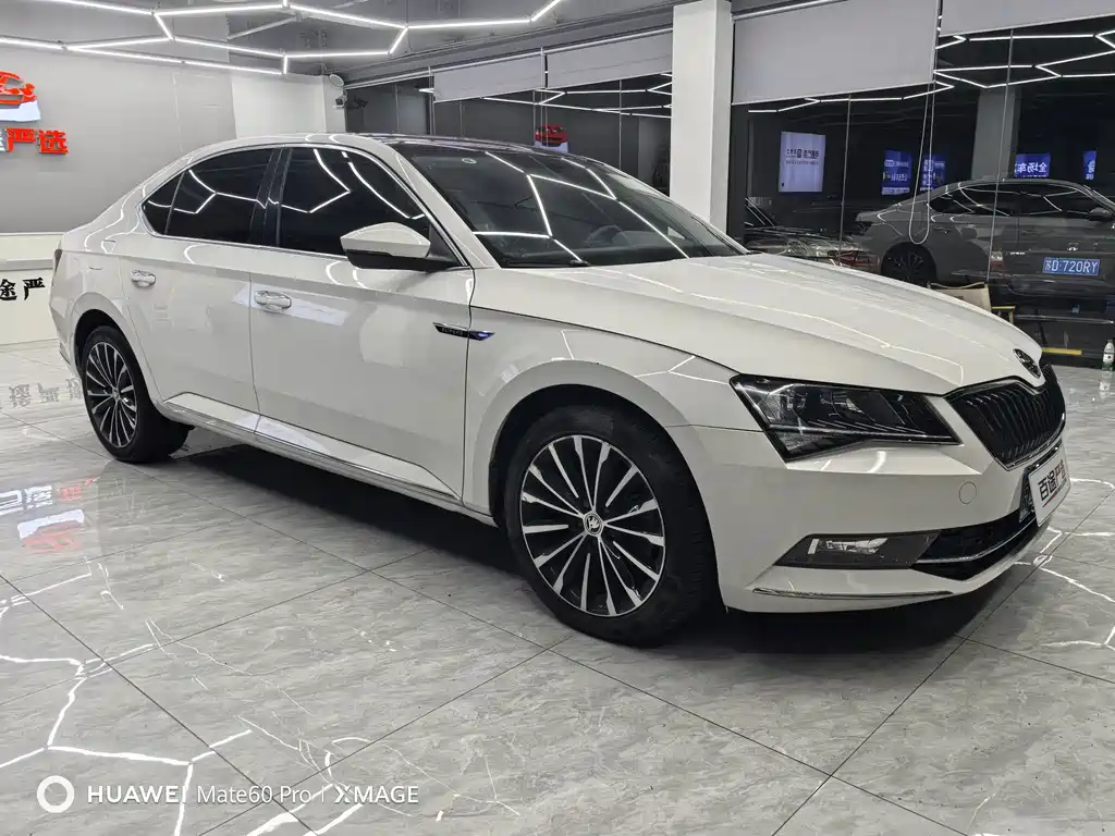 Skoda Superb — фото 3