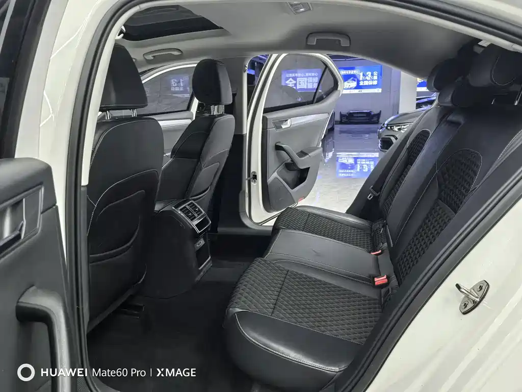 Skoda Superb — фото 7