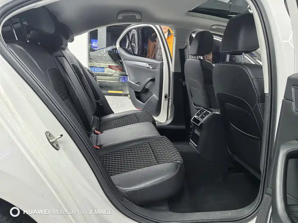 Skoda Superb — фото 10