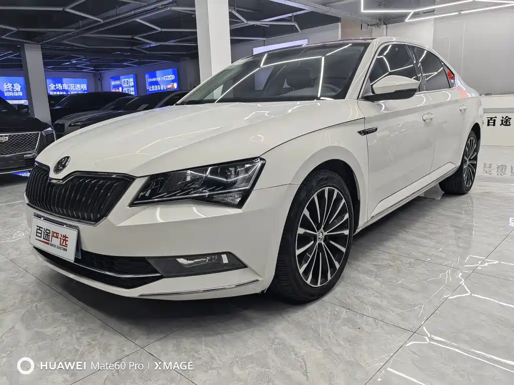 Skoda Superb — фото 1