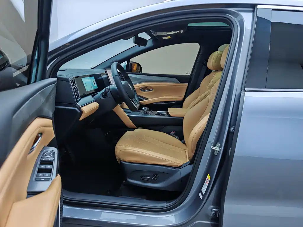BYD L DM-i — фото 14