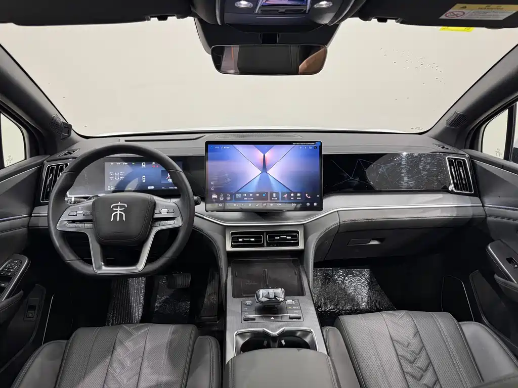 BYD L DM-i — фото 11