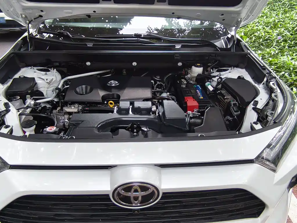 Toyota RAV4 — фото 17
