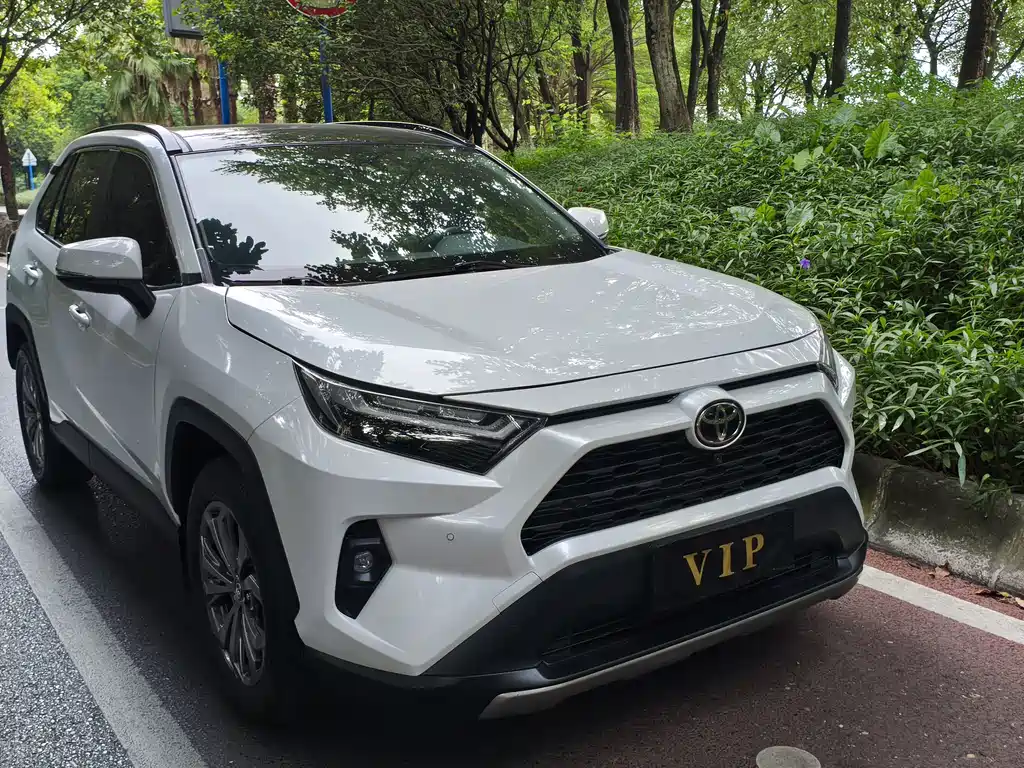 Toyota RAV4 — фото 3