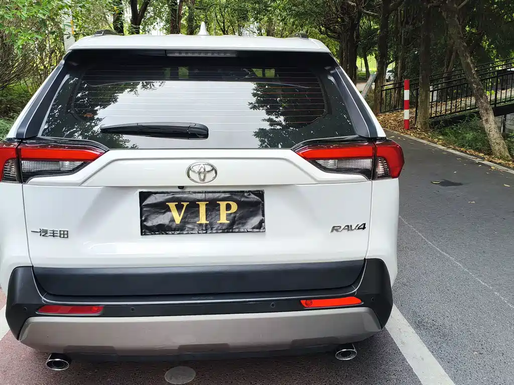 Toyota RAV4 — фото 4