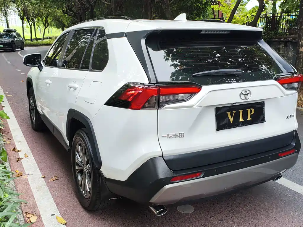Toyota RAV4 — фото 6