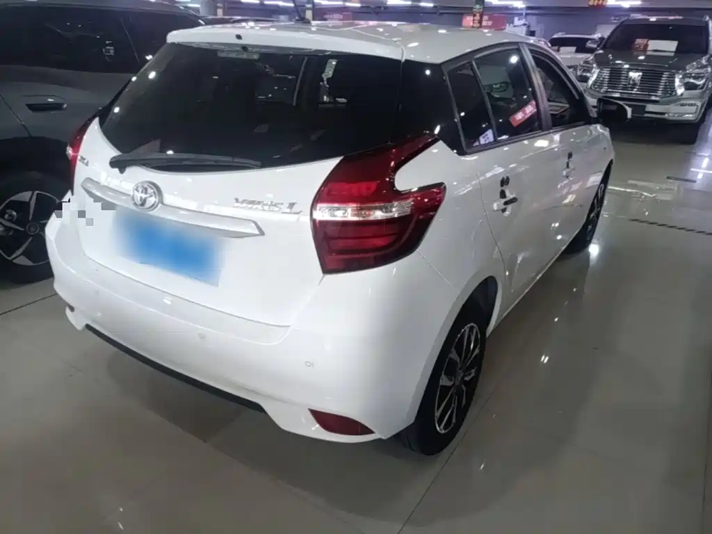 Toyota Yaris L — фото 6