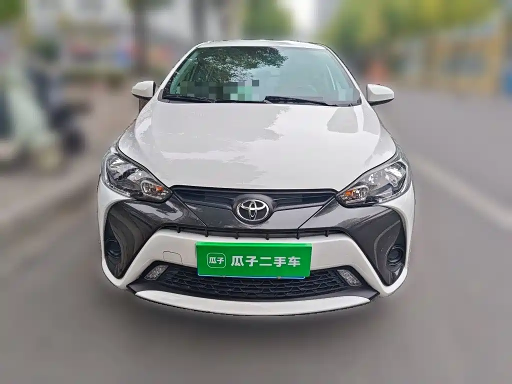 Toyota Yaris L — фото 2