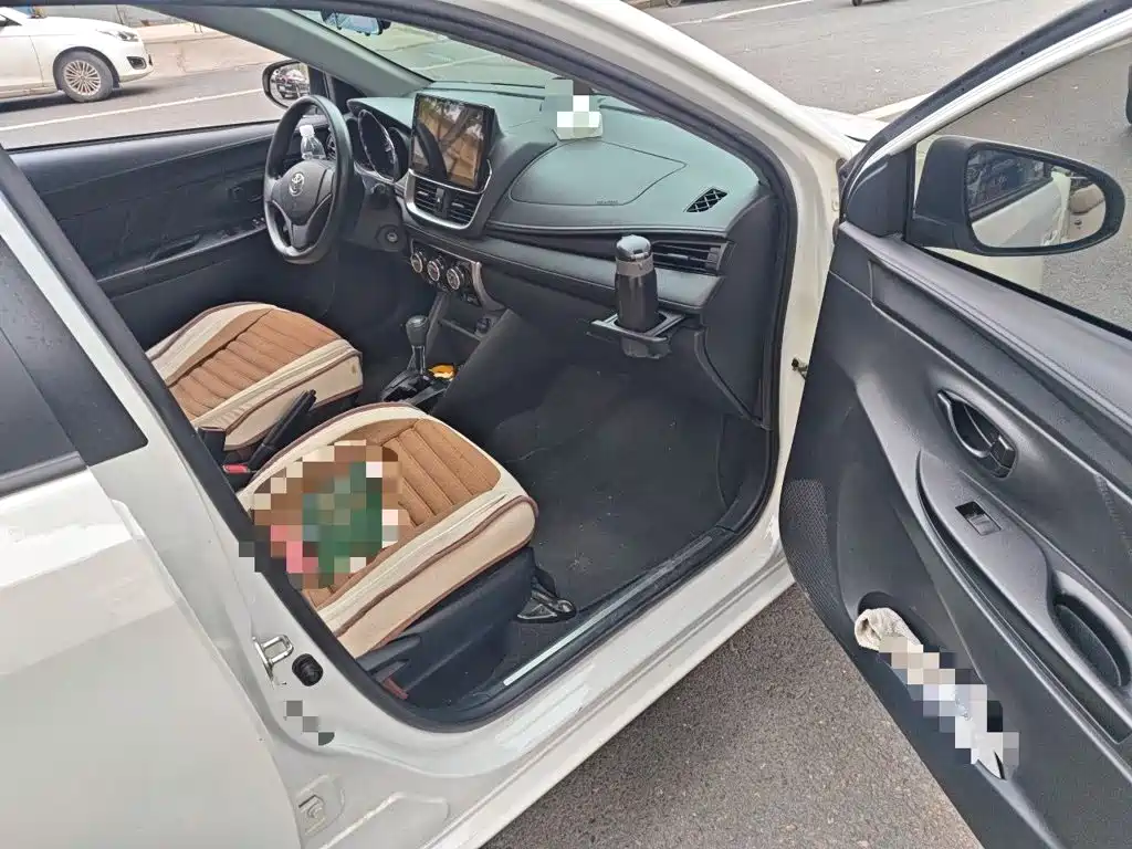 Toyota Yaris L — фото 19