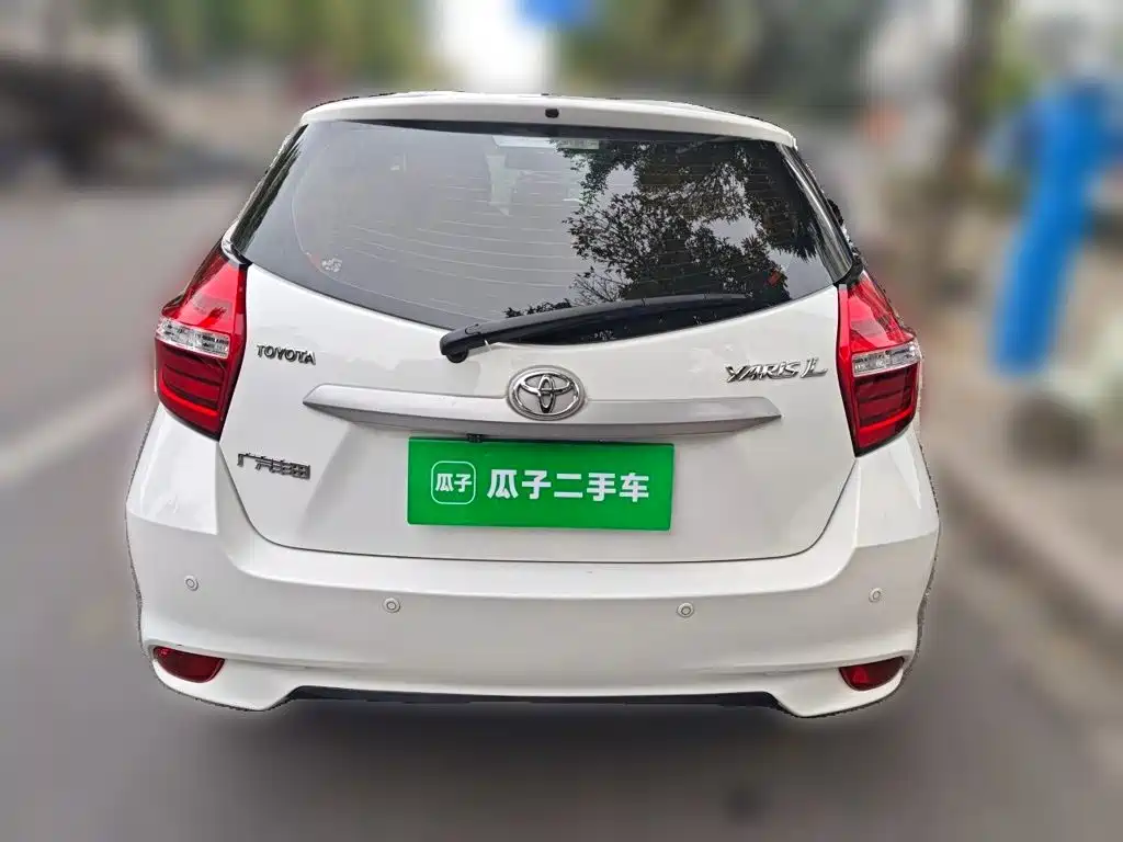 Toyota Yaris L — фото 3