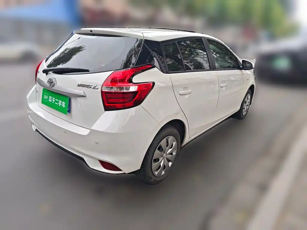 Toyota Yaris L — фото 4