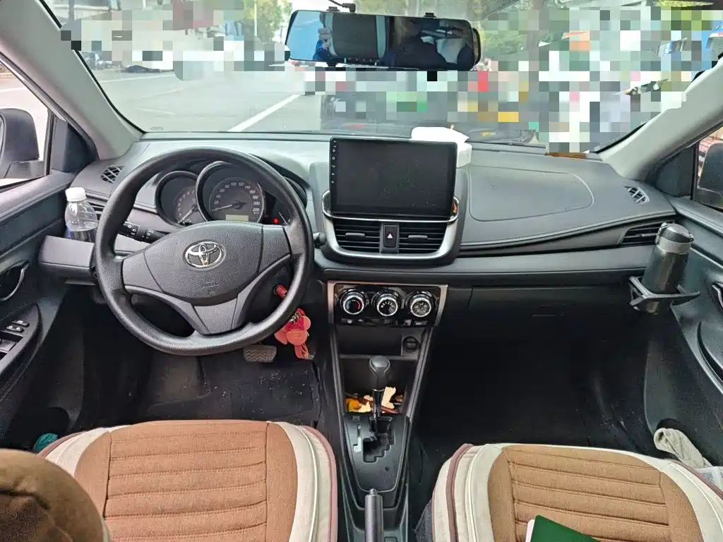 Toyota Yaris L — фото 5