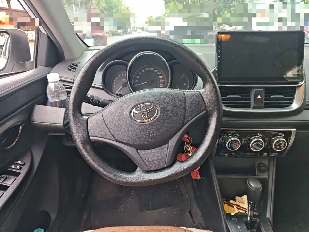Toyota Yaris L — фото 6