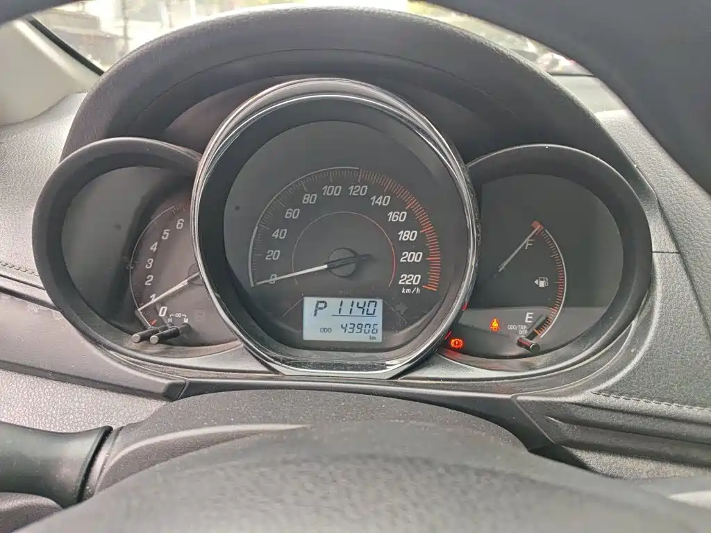 Toyota Yaris L — фото 7