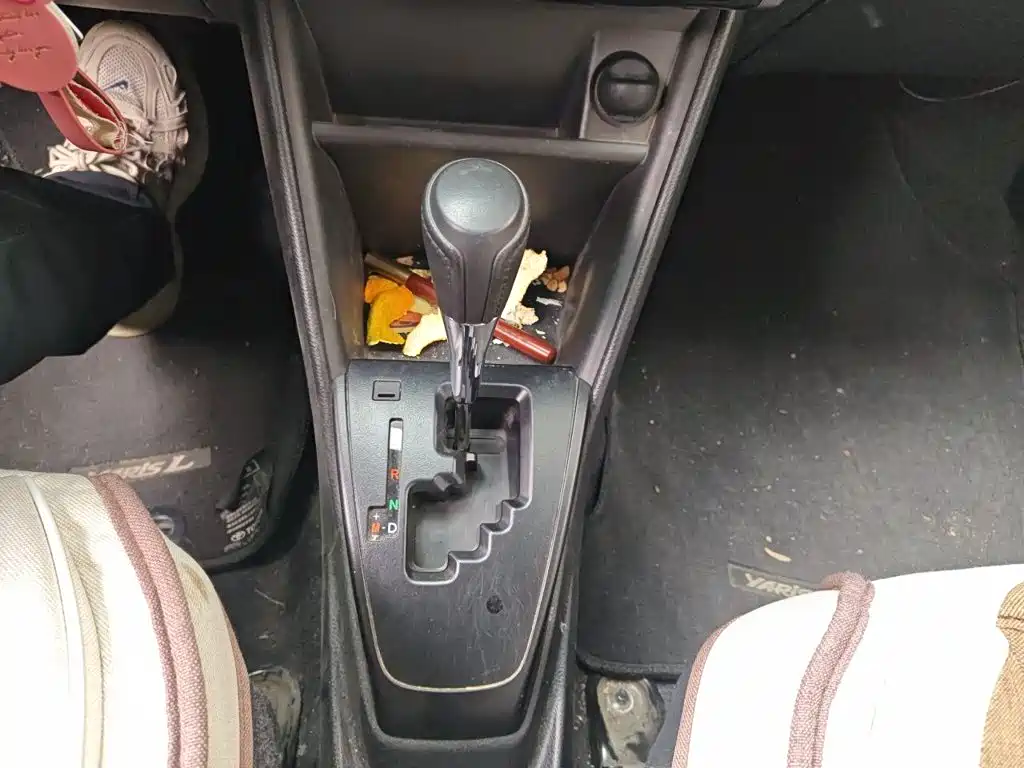 Toyota Yaris L — фото 10