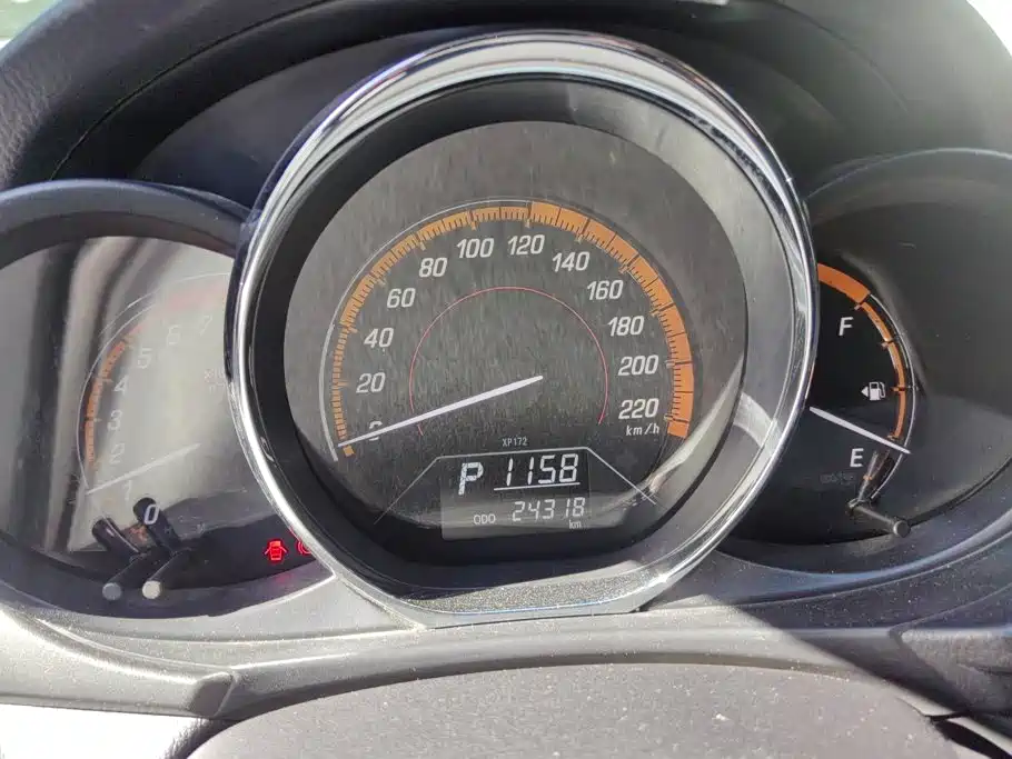 Toyota Yaris L — фото 14