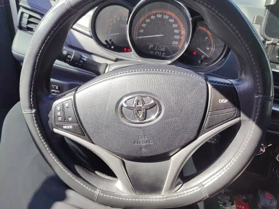 Toyota Yaris L — фото 15