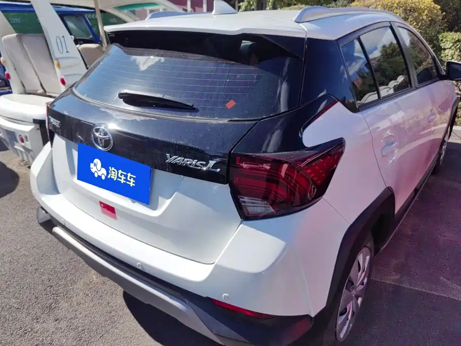 Toyota Yaris L — фото 3