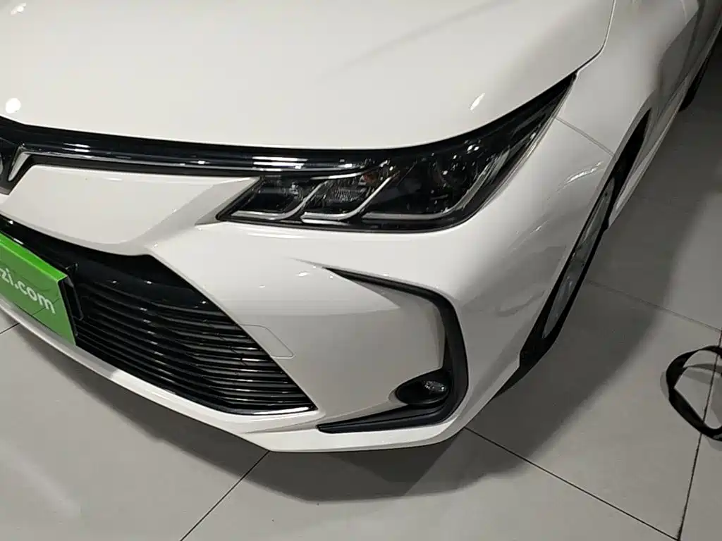 Toyota Corolla — фото 23