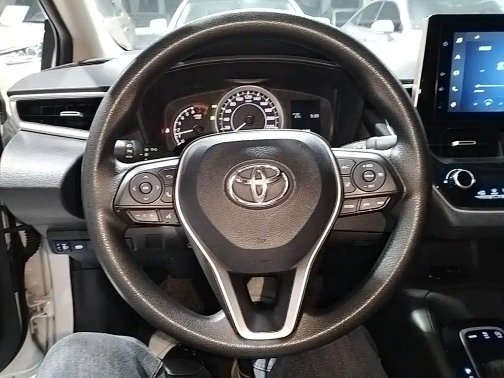 Toyota Corolla — фото 10