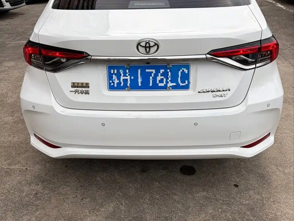 Toyota Corolla — фото 5