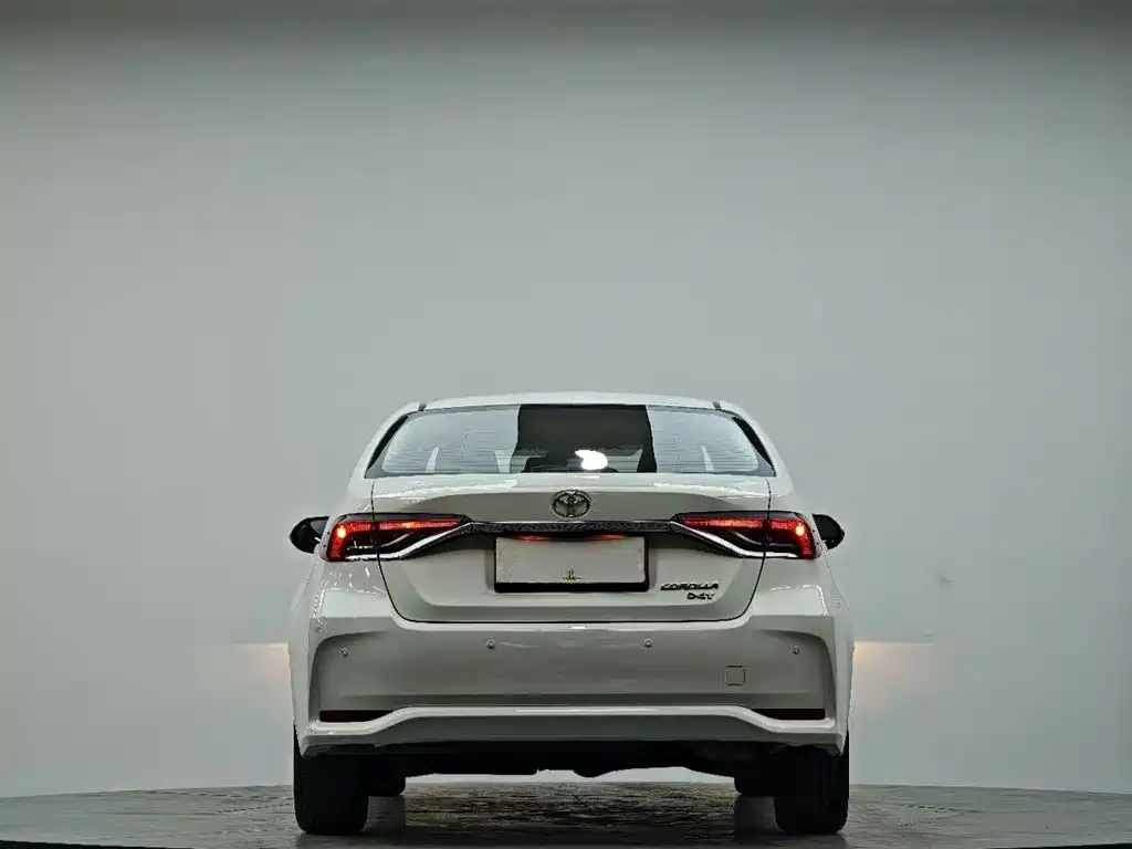 Toyota Corolla — фото 5