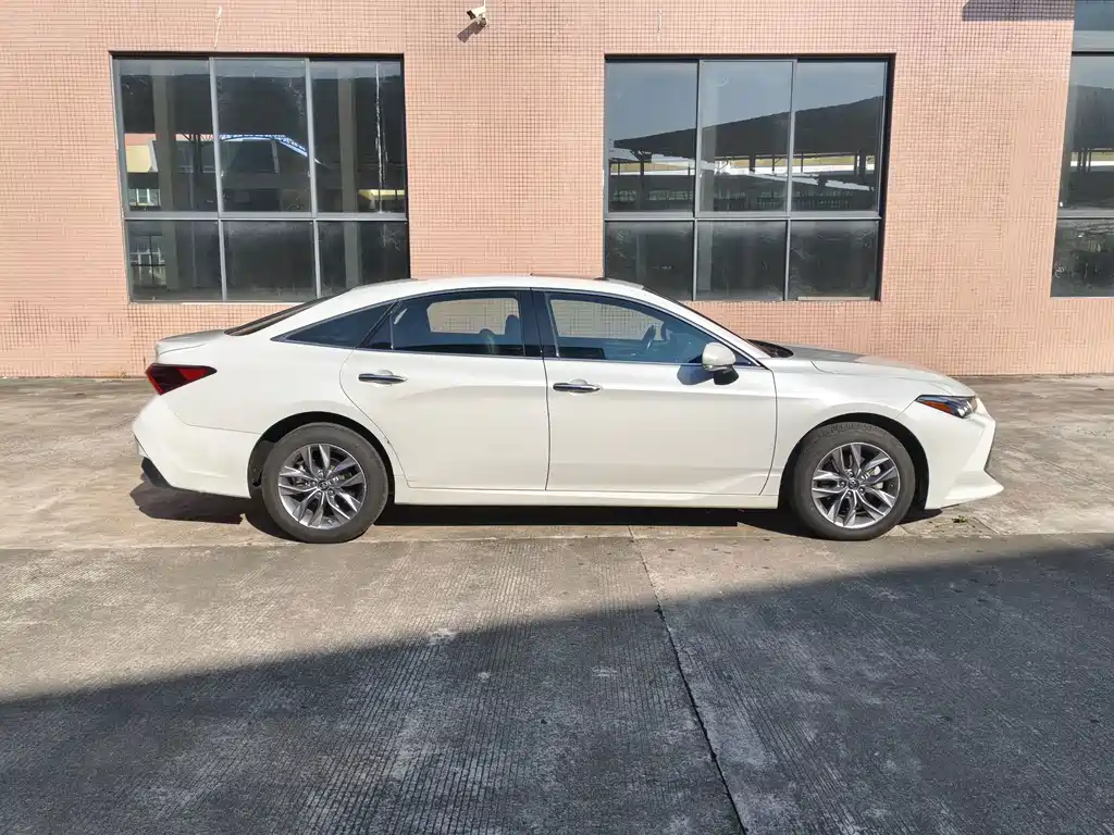 Toyota Avalon — фото 4