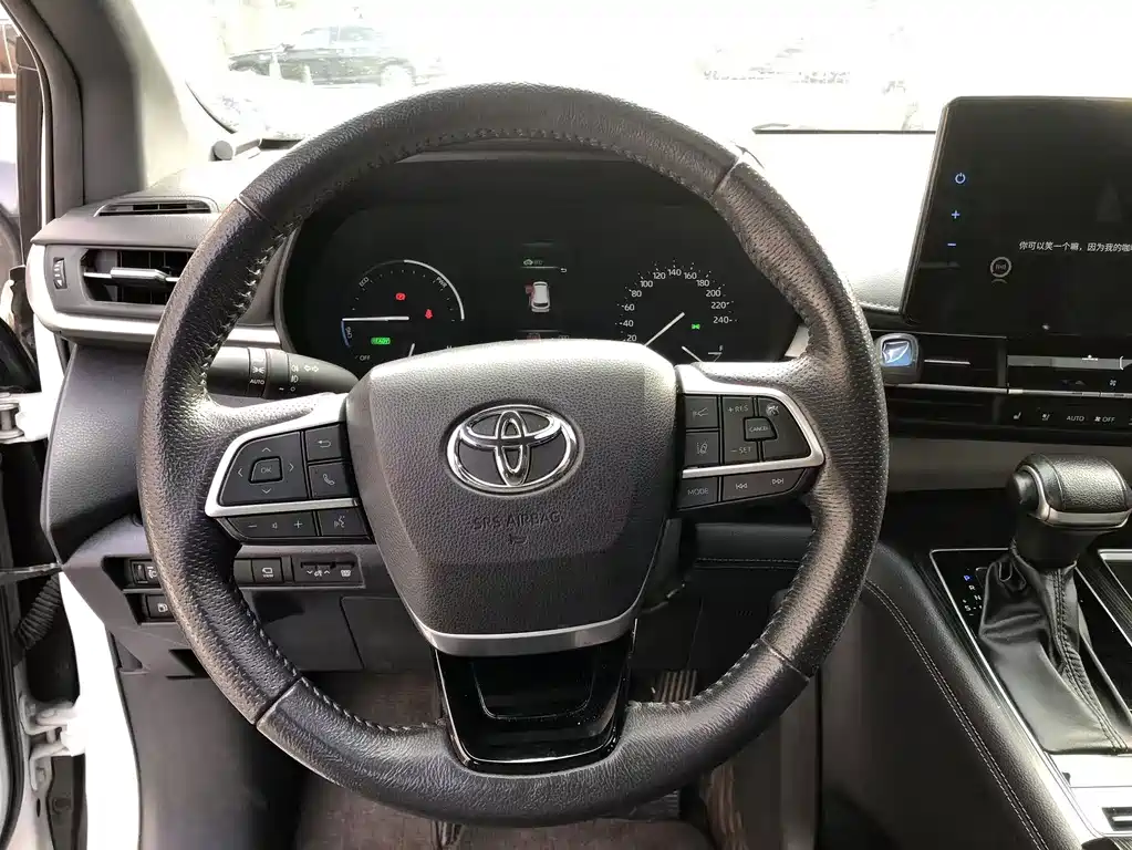 Toyota Granvia — фото 6