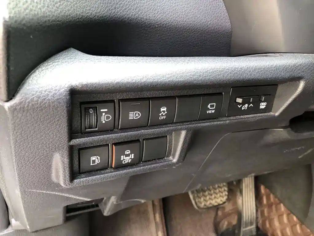 Toyota Granvia — фото 8